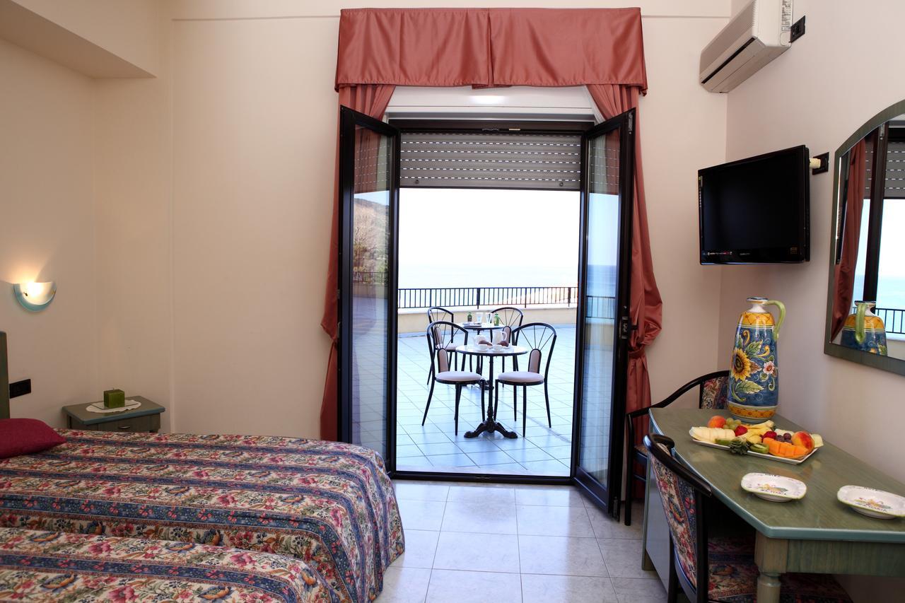 Hotel Za Maria Santo Stefano di Camastra Esterno foto