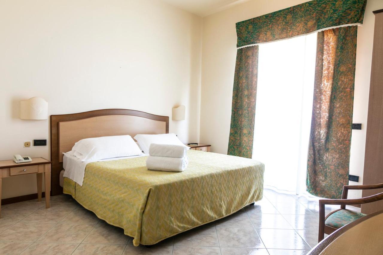 Hotel Za Maria Santo Stefano di Camastra Esterno foto
